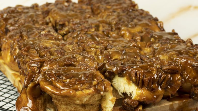 Sticky Caramel Pecan Buns